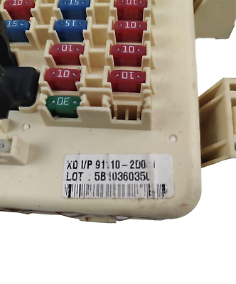 04 Hyundai Elantra 2.0L Automatic OEM Interior Fuse Relay Box 91110-2D001 05