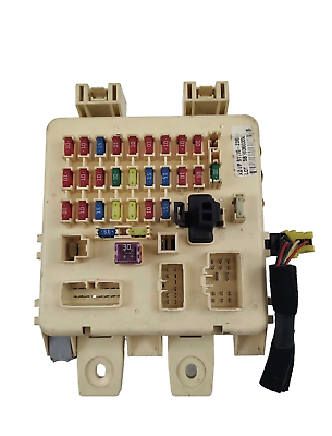 04 Hyundai Elantra 2.0L Automatic OEM Interior Fuse Relay Box 91110-2D001 05