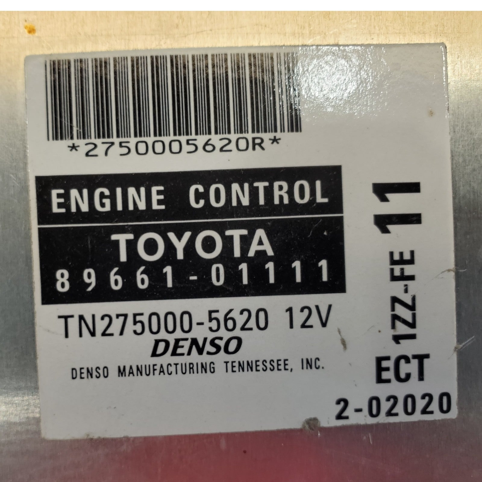 2003 2004 Toyota Matrix Engine control unit  89661-01111