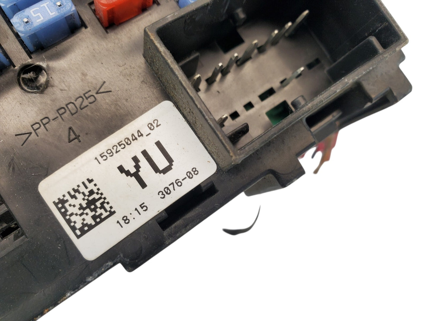 07 GMC Yukon XL FUSE RELAY BOX 15925044-02 OEM