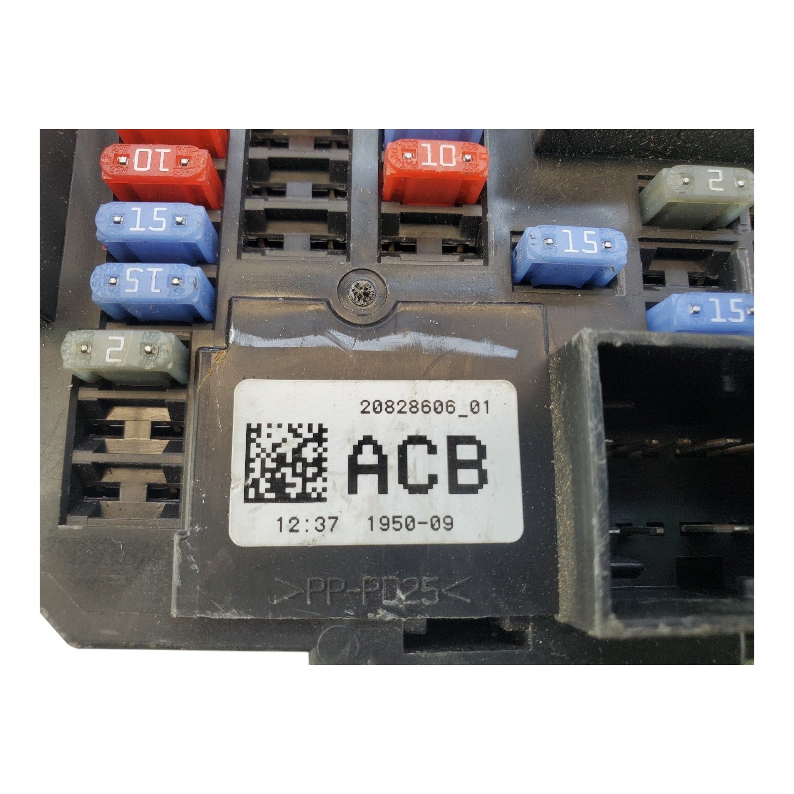 2007 - 2014 GMC Silverado Fuse Box Relay Control Junction Block P: 20828606 OEM!
