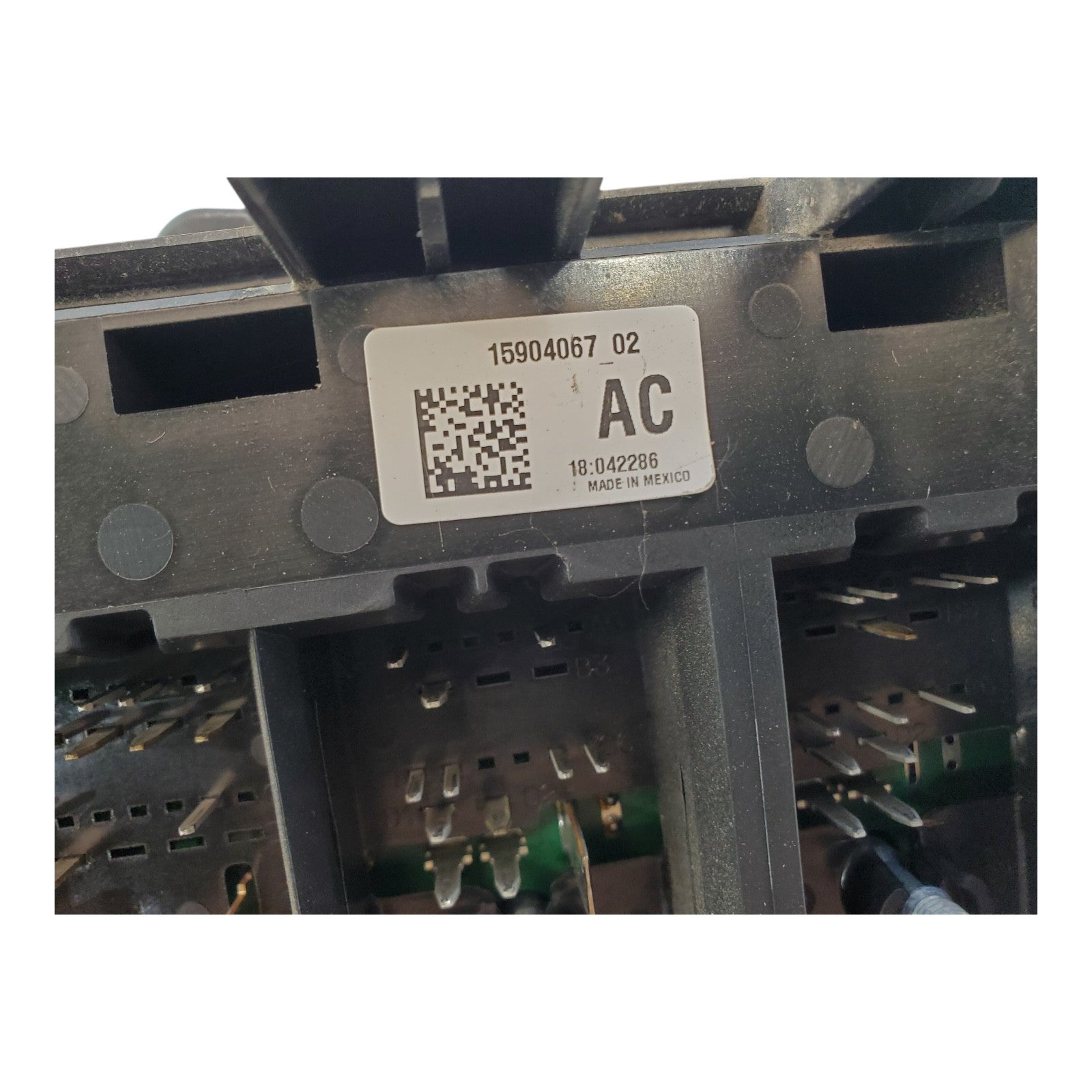 15904067  Buick Lucerne 2006-07 Fuse Box Relay Junction Unit Module AC