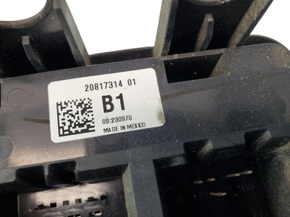10 CHEVROLET IMPALA ENGINE FUSE BOX 20817314