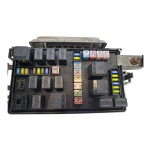 06 2006 CHRYSLER 300C OEM ENGINE BAY FUSE BOX 04692031AJ