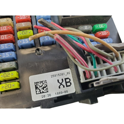 2009 Yukon XL Suburban Escalade Cabin Fuse Box 25815391 02