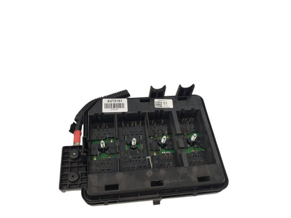 10 CHEVROLET IMPALA ENGINE FUSE BOX 20817314
