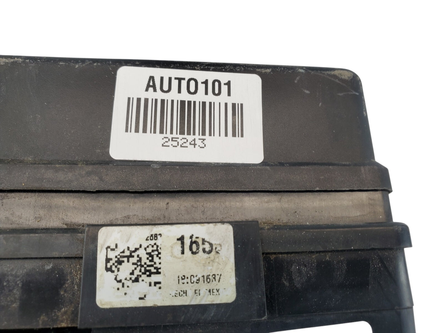 2008 Saturn Aura Fuse Box Cover Lid Top Front Engine Bay 25883019 Under Hood S33