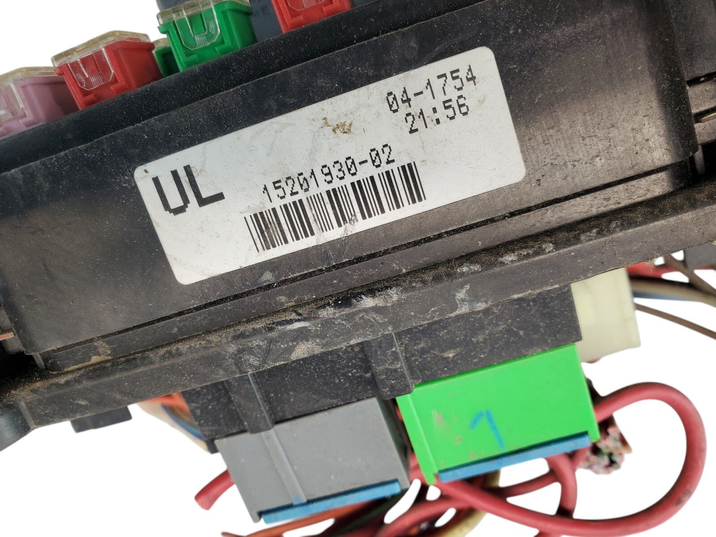 03-06 Chevy Tahoe GMC Yukon Engine Fuse Relay Box Fusebox OEM 15201930