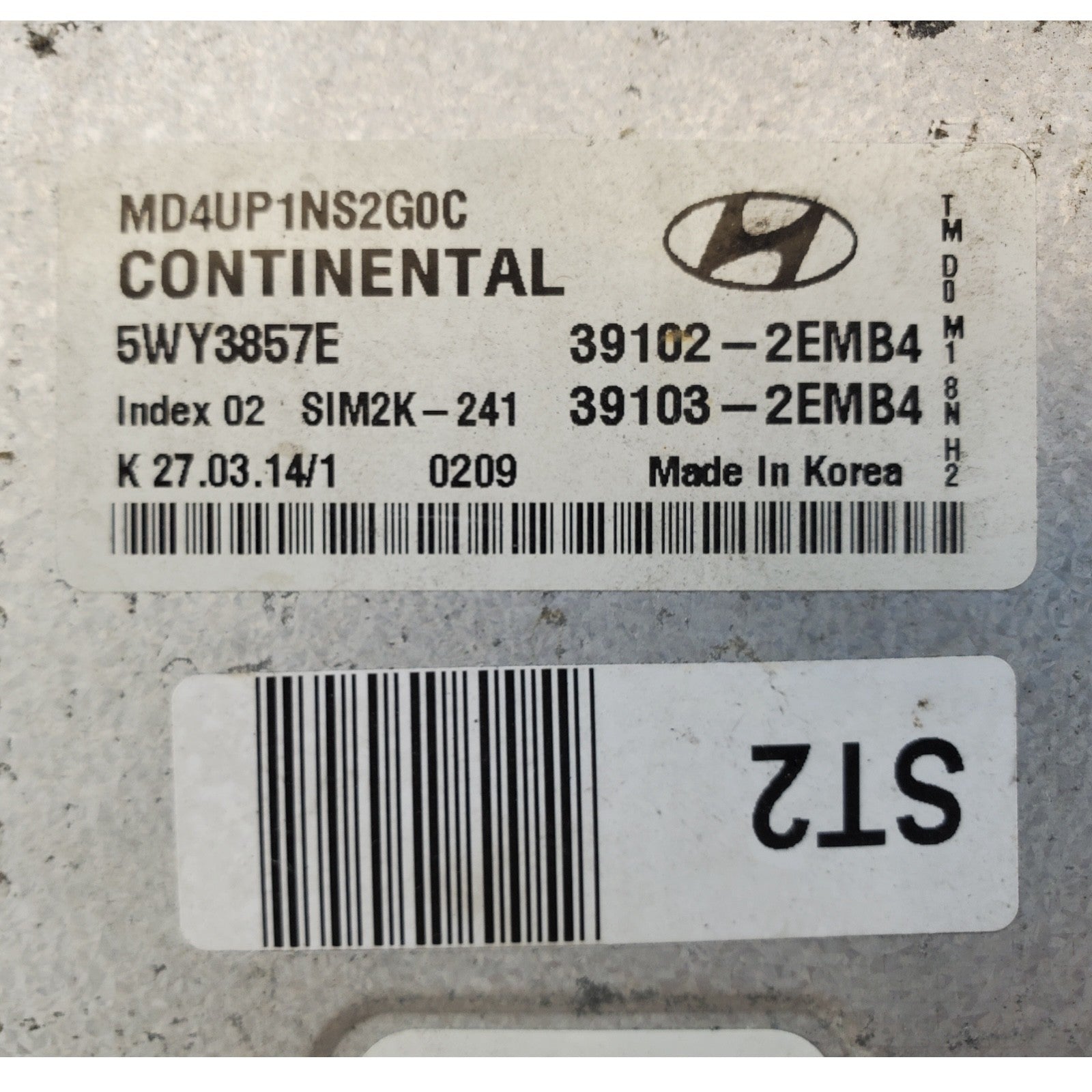 2014 HYUMDAIE ELANTRA ECM ECU computer 39102-2EMB4  OEM