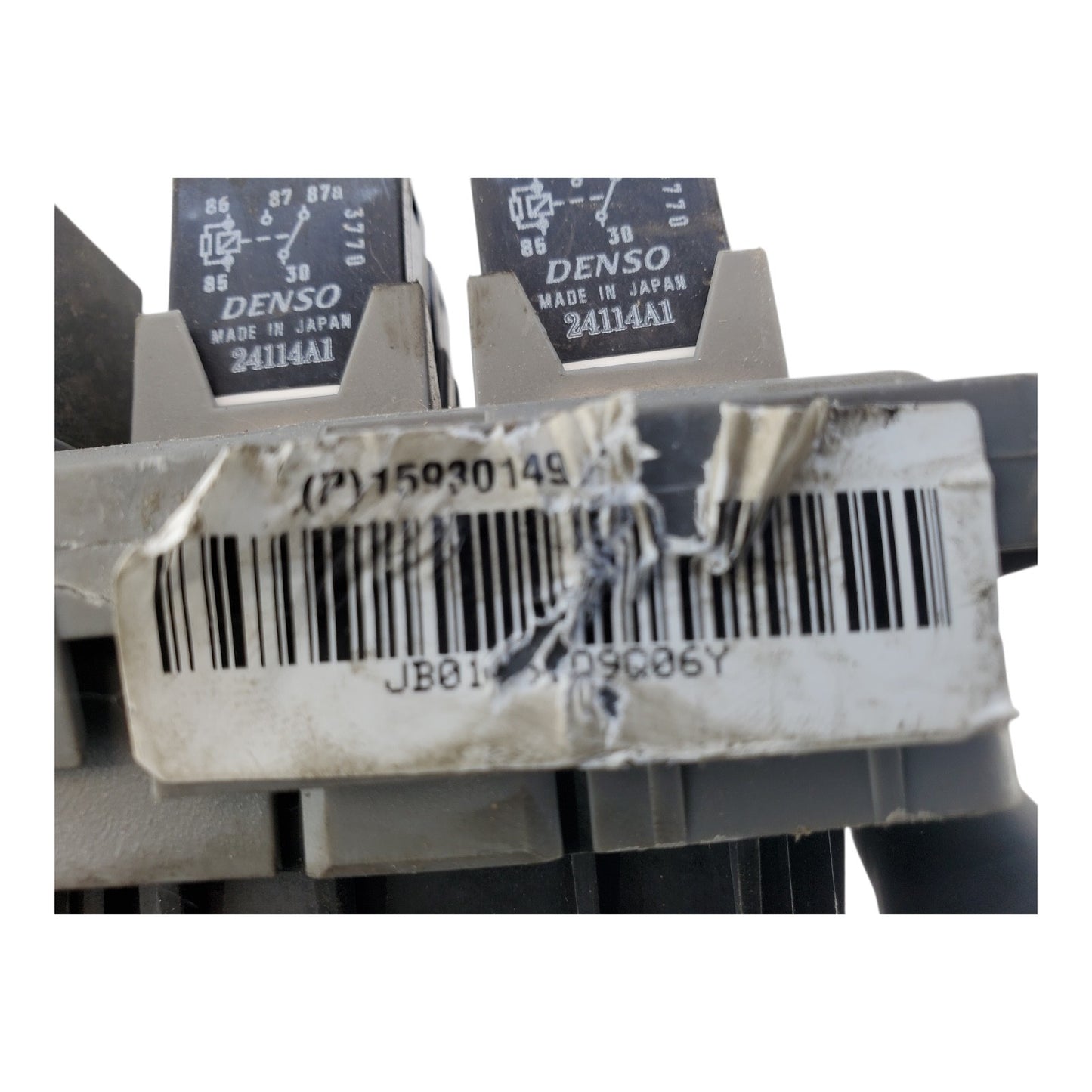 used GM OEM 2003-2007 Chevrolet Express Fuse Junction Block 15930149