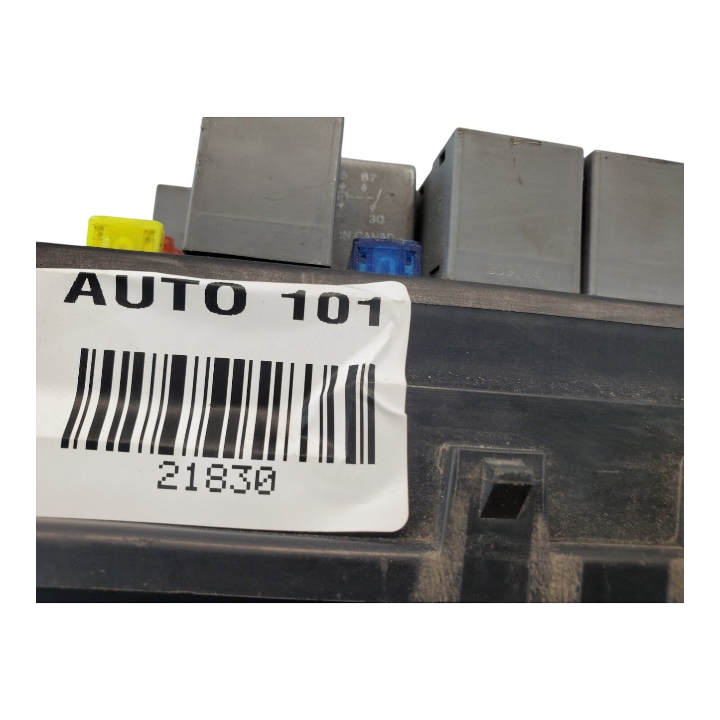  03-06 ChevroletSilverado Yukon Engine Fuse Relay Box Junction Block 15201930-02