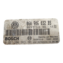 01 VOLKSWAGEN BEETLE Engine Control Module 06A 906 032 BS