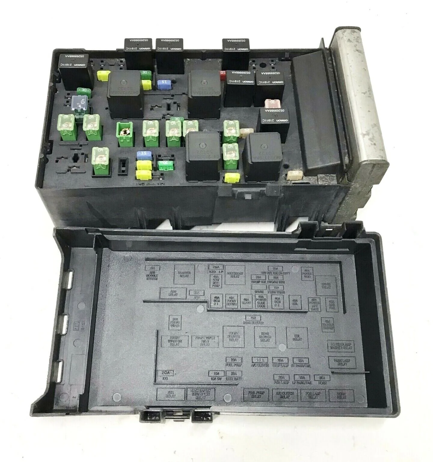 2003 Caravan Voyager Town & Country Power Distribution Fuse Box 04727556AE