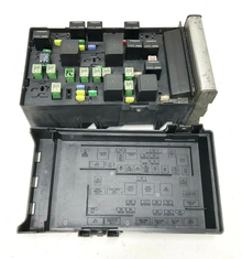 2003 Caravan Voyager Town & Country Power Distribution Fuse Box 04727556AE