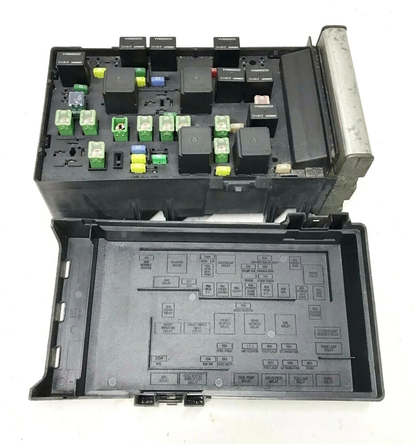 2003 Caravan Voyager Town & Country Power Distribution Fuse Box 04727556AE