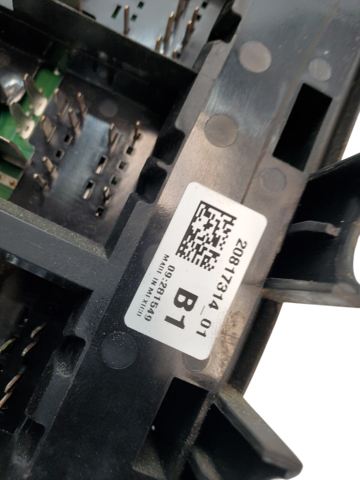 10 CHEVROLET IMPALA ENGINE FUSE BOX 20817314