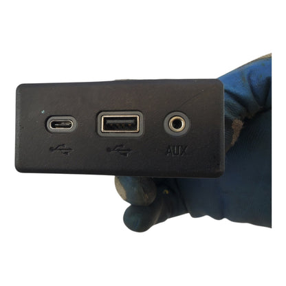 13529865 Hub USB Android & AUX Port's Part For Chevrolet Malibu