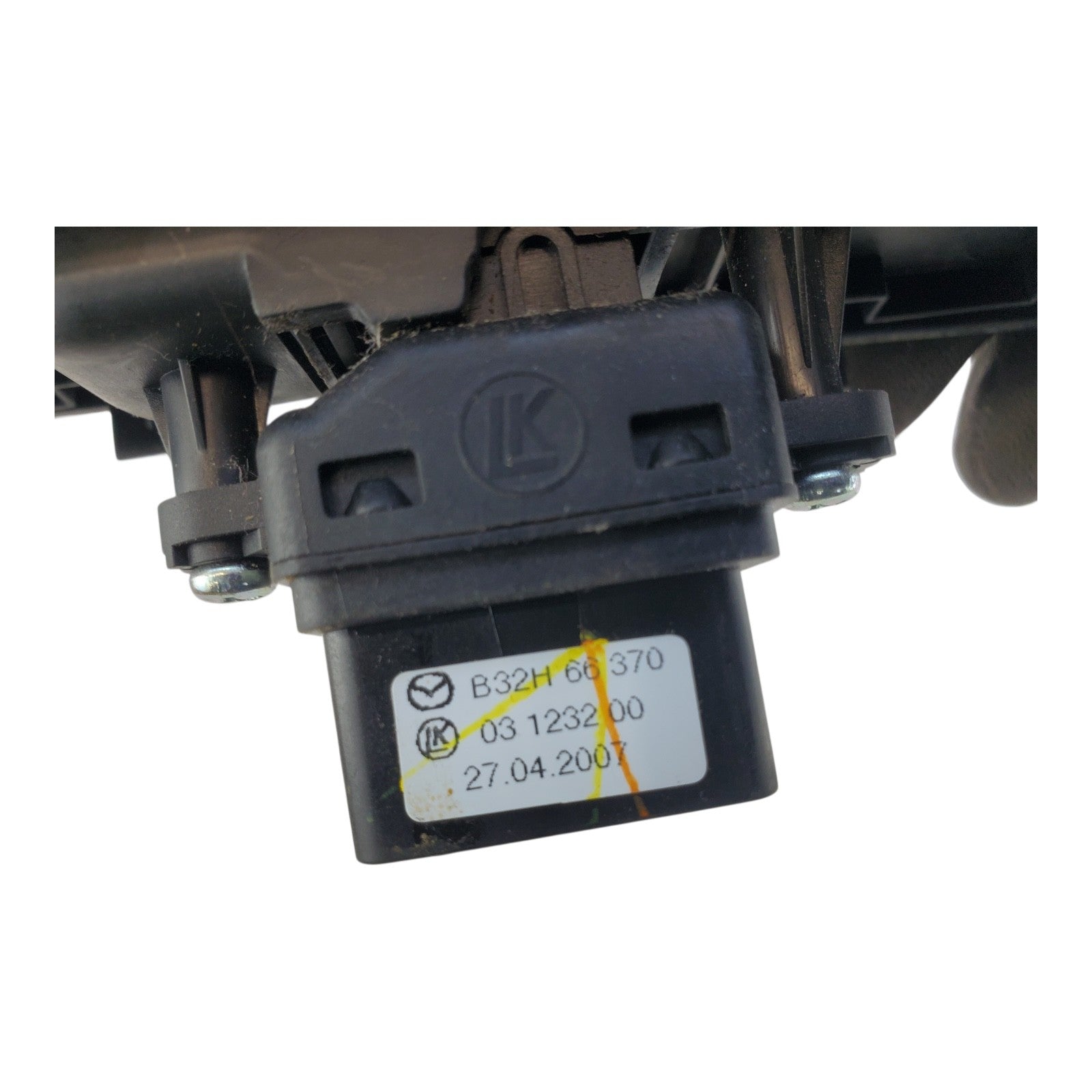 04-09 MAZDA 3 SEDAN FRONT RIGHT PASSENGER POWER WINDOW SWITCH W/ TRIM B32H66370