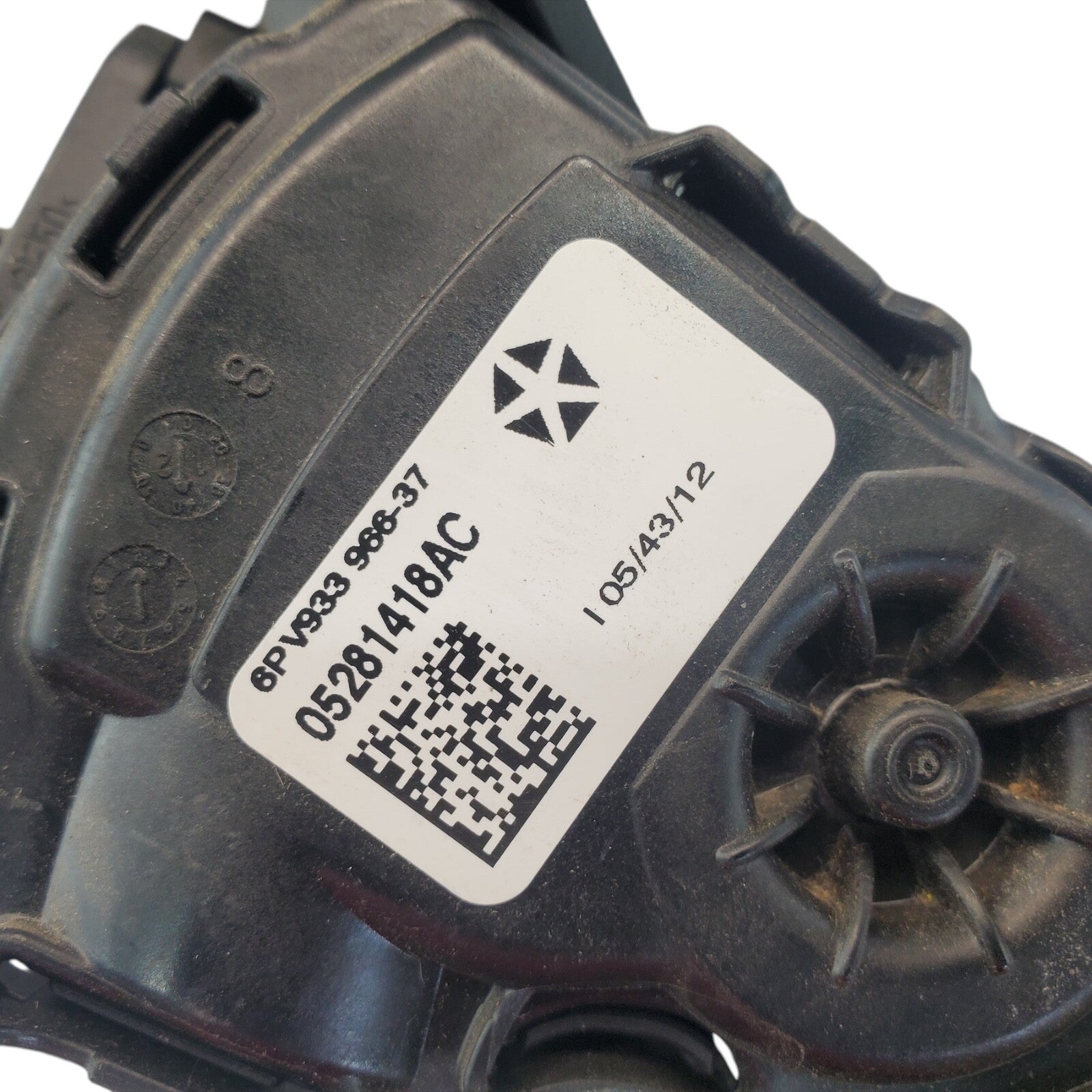 2011-15 CHRYSLER TOWN & COUNTRY / DODGE GRAND CARAVAN PEDAL 05281418AC