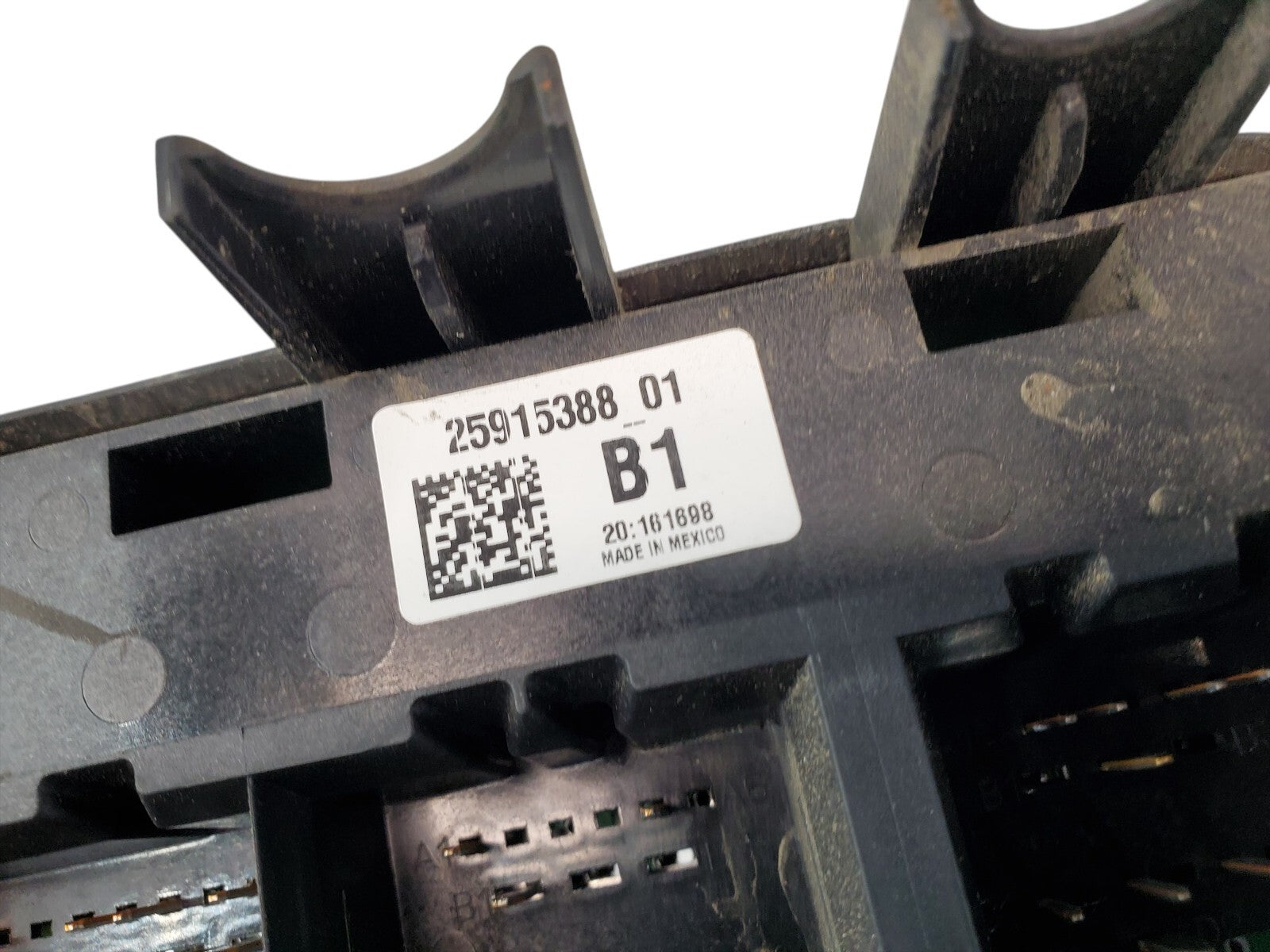 08-11 CHEVROLET IMPALA Fuse Box Engine Without Police Package 25915388