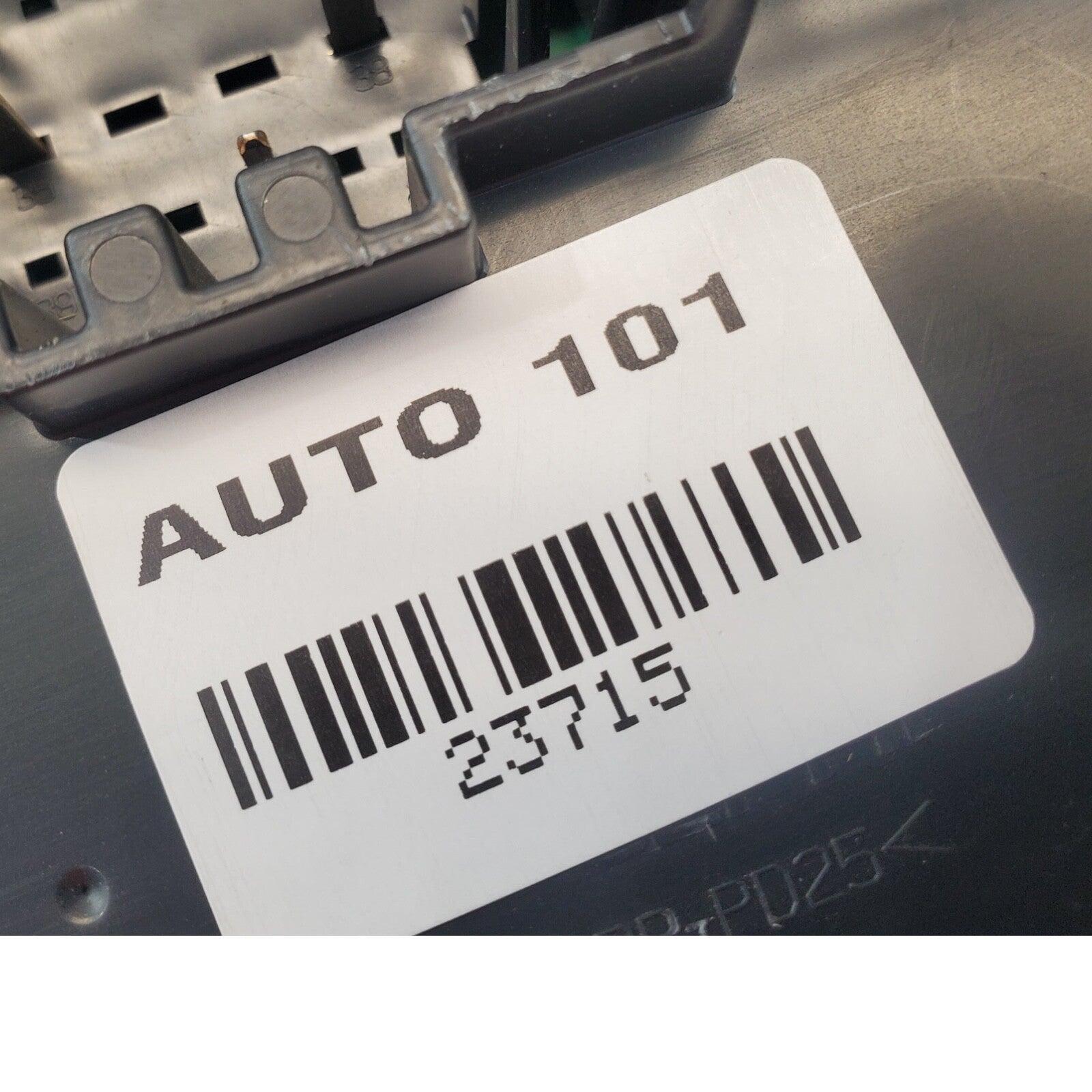 2018 Chevy Silverado 1500 Cabin Fuse Box RH Passenger side 23443946-02