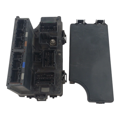 08-09 Dodge Caliber Integrated Power Fuse Box P68028007AC OEM