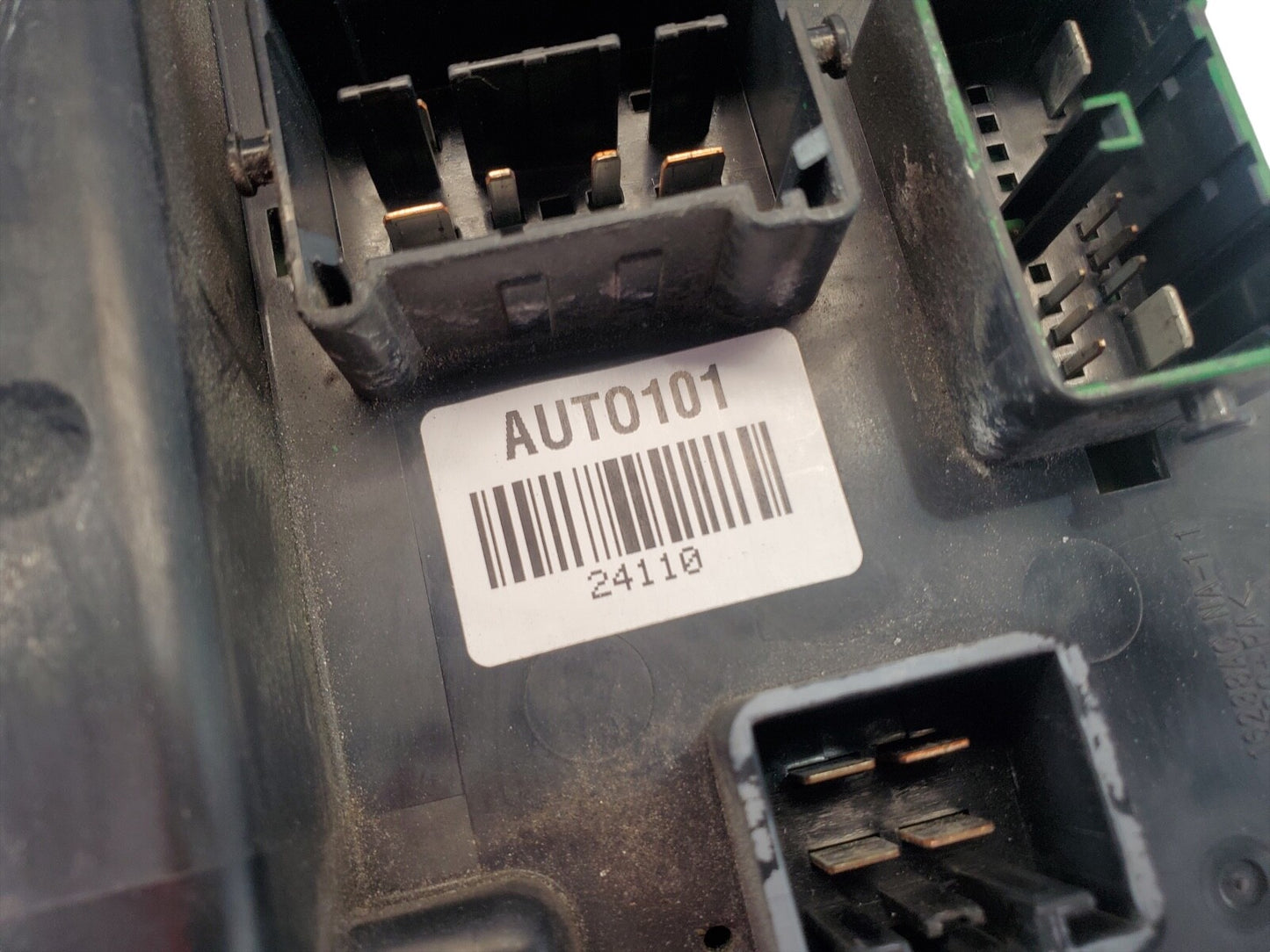05-06 Dodge Magnum Fuse Relay Junction Box P05087166AI A