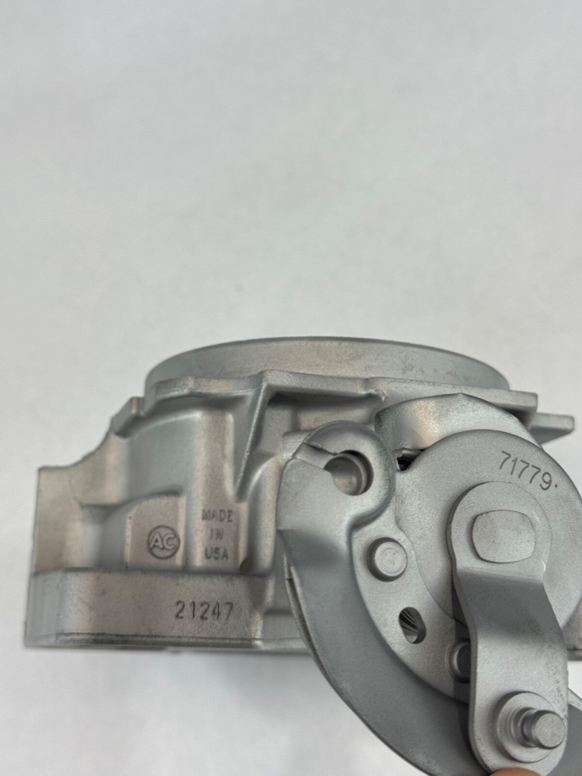 96-99 SIERRA SILVERADO TAHOE 1500 THROTTLE BODY VORTEC 5.0L 5.7L