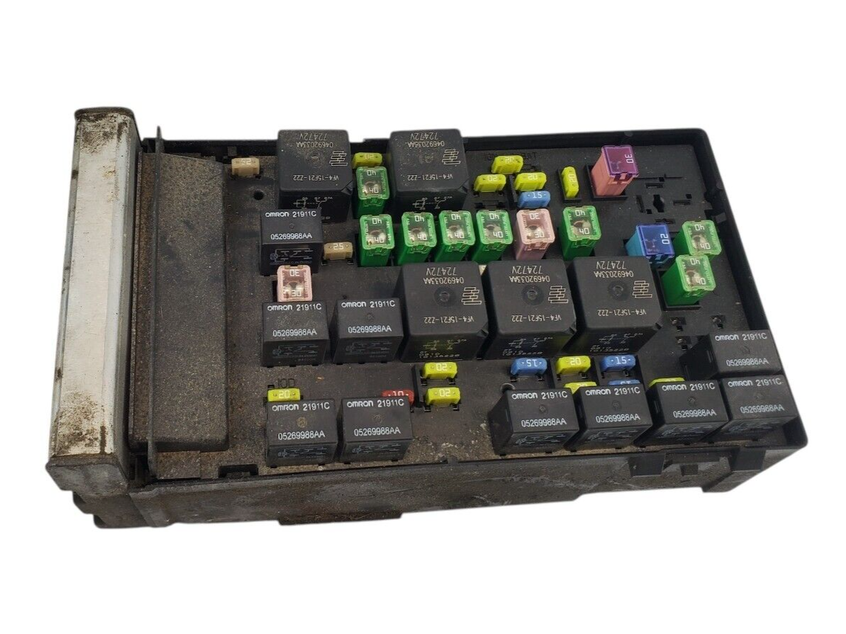 03-05 Caravan Town & Country Fuse Box 05102969AB 04748479AC