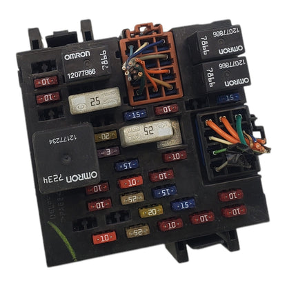 99-06 Chevy Silverado GMC Sierra Suburban Fuse Relay Box 15770992-01